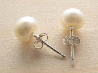 8-9mm White AA Freshwater Pearl Stud Earrings