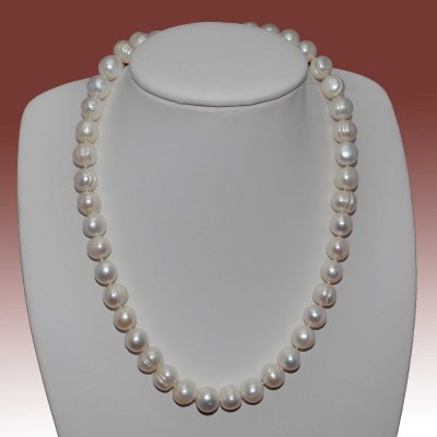 9-10mm White Near Round Ribbed Freshwater Pearl Necklace