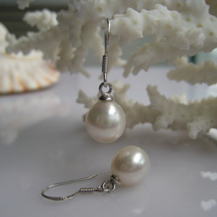 7.5-8mm White Freshwater teardrop Pearl dangle earrings