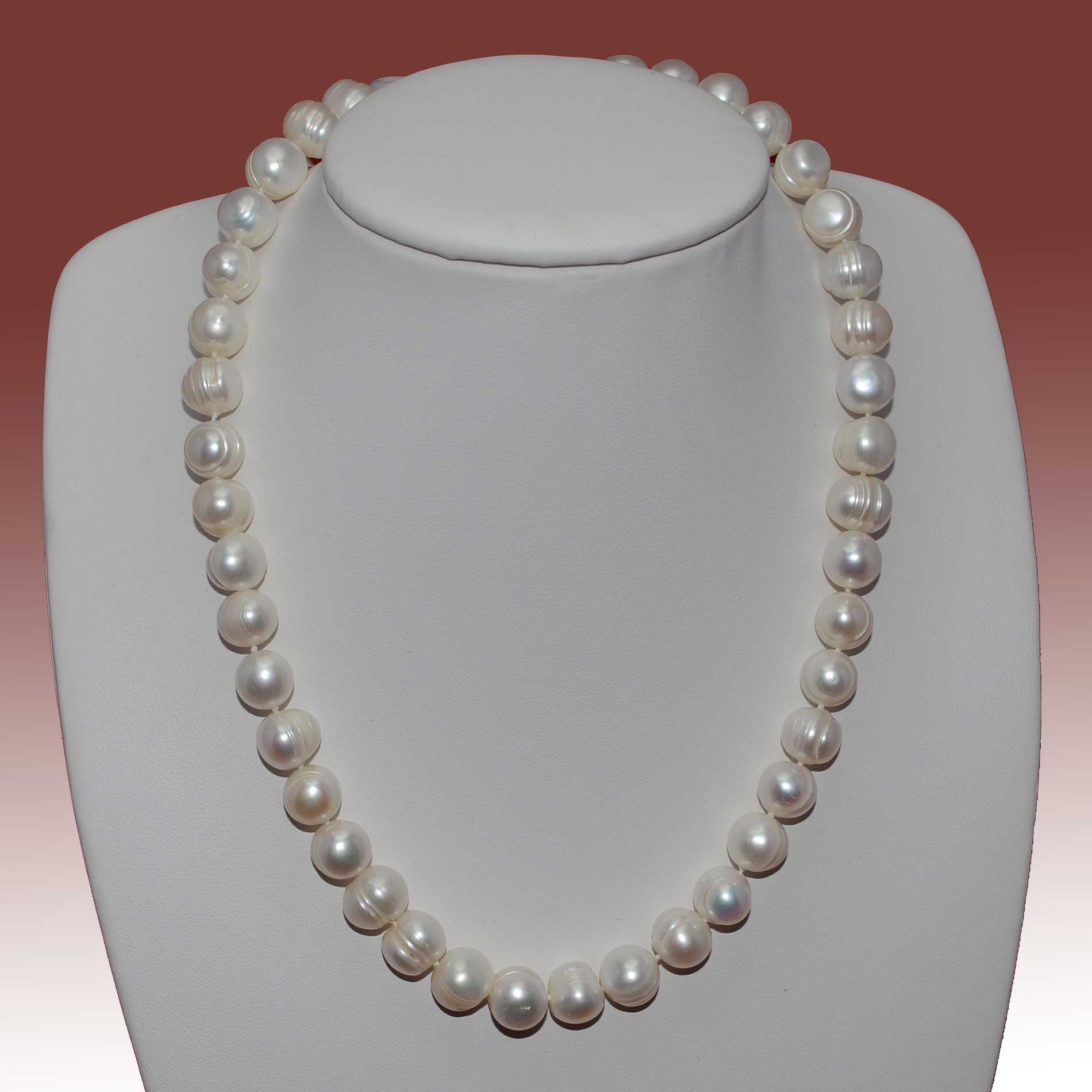 9-10mm White Near Round Ribbed Freshwater Pearl Necklace - Click Image to Close